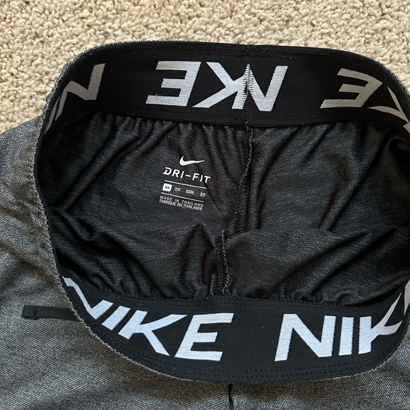 Nike Dri-fit women’s shorts - Picture 2 of 3